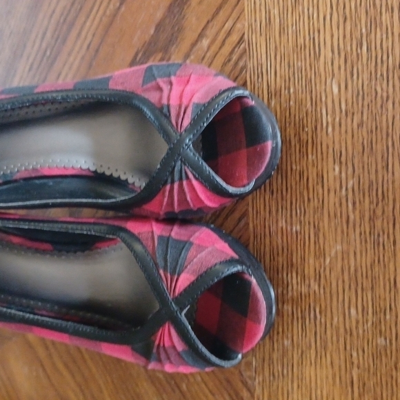 MAURICES Platform Peep Toe Heels - Picture 4 of 9